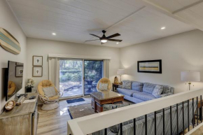Updated Luxury 3 BR 3 BA Townhome in Sea Pines near Harbourtown Sleeps 8 Community Pool